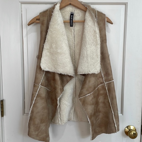 Design Labs || Lord & Taylor Faux Suede & Faux Sherpa Lining Vest; Size XS - Picture 1 of 15
